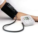 Електронний вимірювач артеріального тиску на плечі