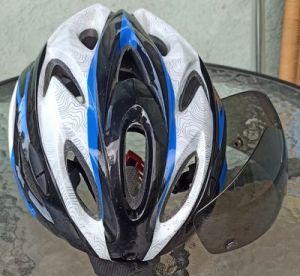 Купить Велосипедний дихаючий шолом с захисним склом   